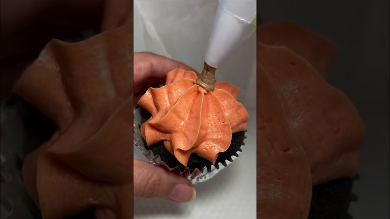 Pumpkin Cupcake 🧡✨ #food #dessert #foodie #halloween #cake #cupcake #chocolate #easyrecipe #recipe