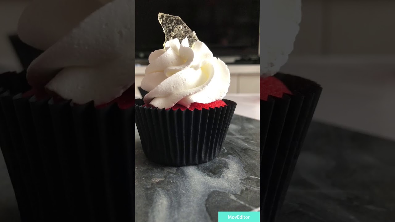 Bloody red velvet halloween cupcakes